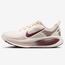 SEPATU LARI NIKE Wmns VOMERO 18