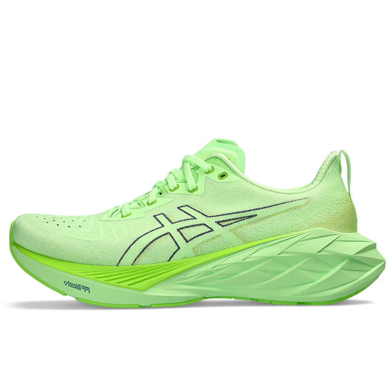 SEPATU LARI ASICS Novablast 4