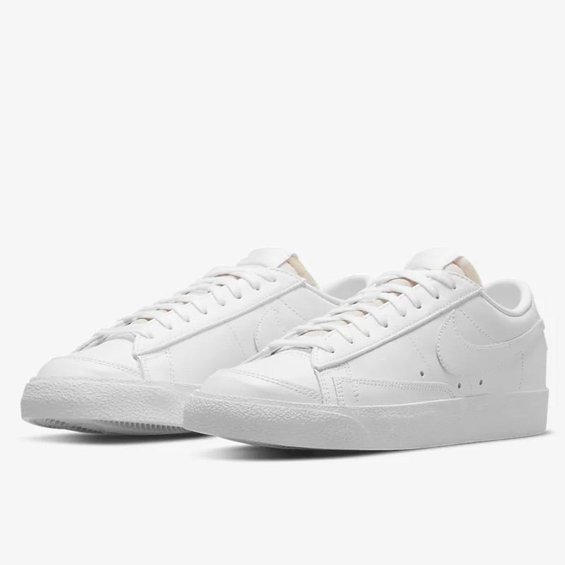 SEPATU SNEAKERS NIKE Wmns Blazer Low '77