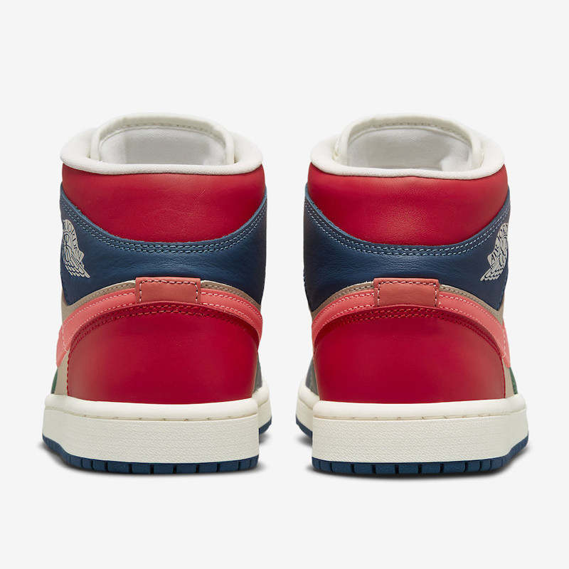 SEPATU SNEAKERS AIR JORDAN Wmns AJ 1 Mid