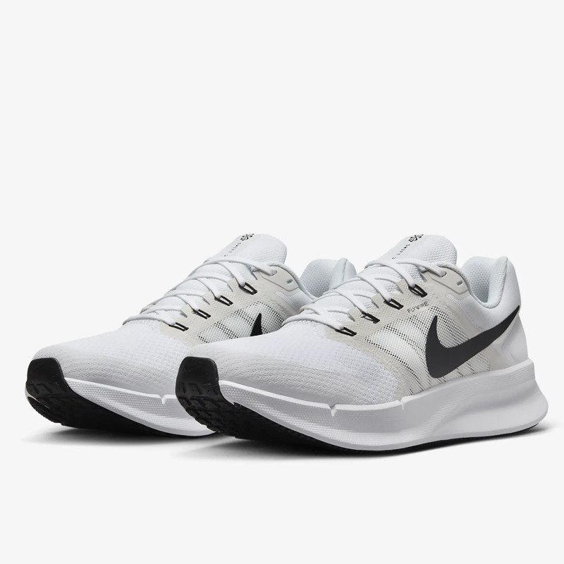 SEPATU LARI NIKE Run Swift 3