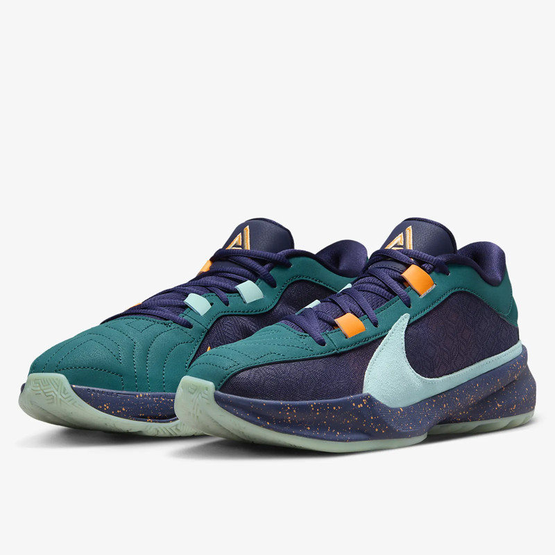 SEPATU BASKET NIKE Zoom Freak 5 EP