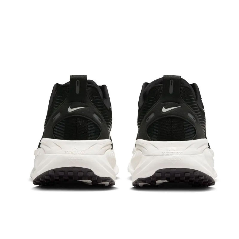 SEPATU LARI NIKE VOMERO 18