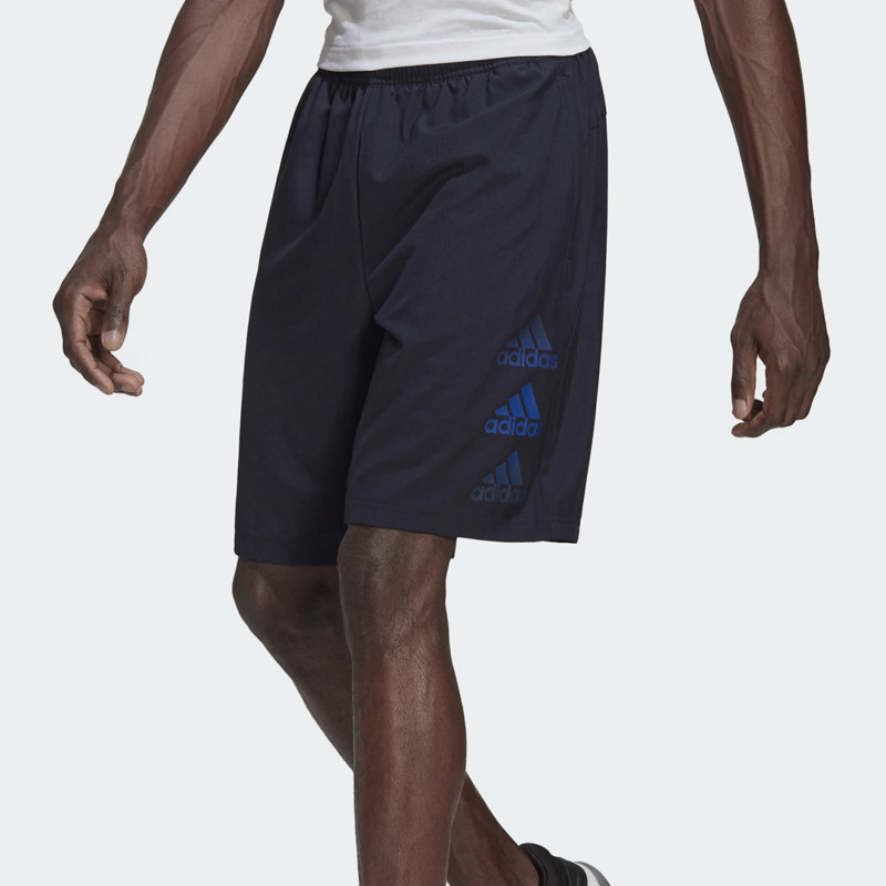 CELANA TRAINING ADIDAS DESIGNED TO MOVE LOGO SHORTS