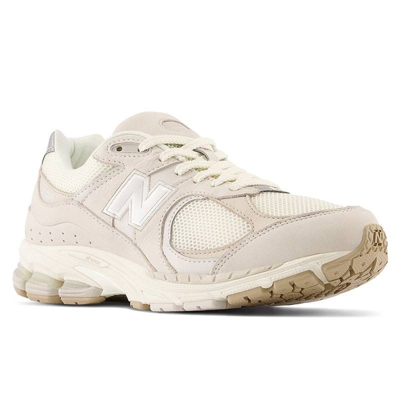 SEPATU SNEAKERS NEW BALANCE 2002R